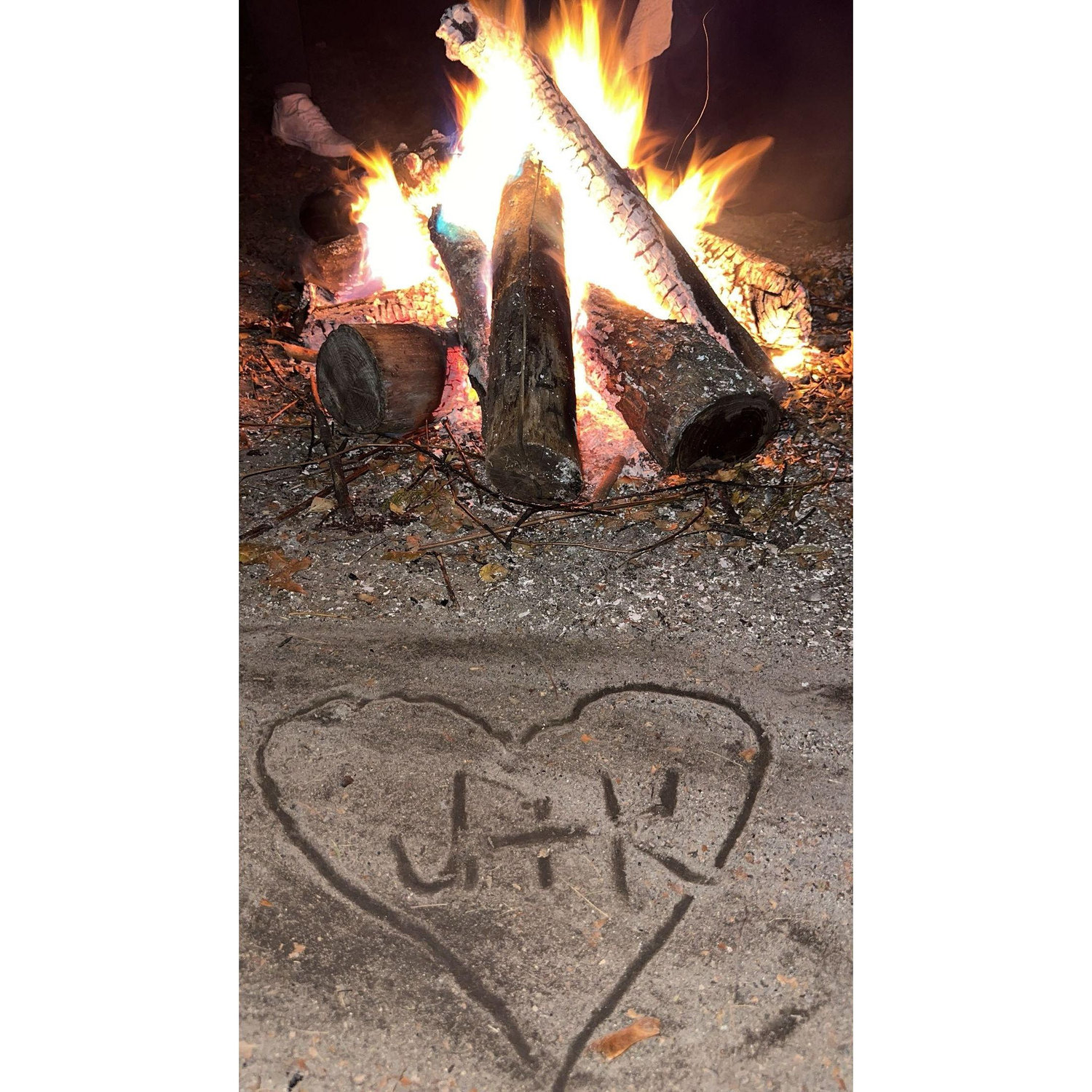 Friendsgiving campfire