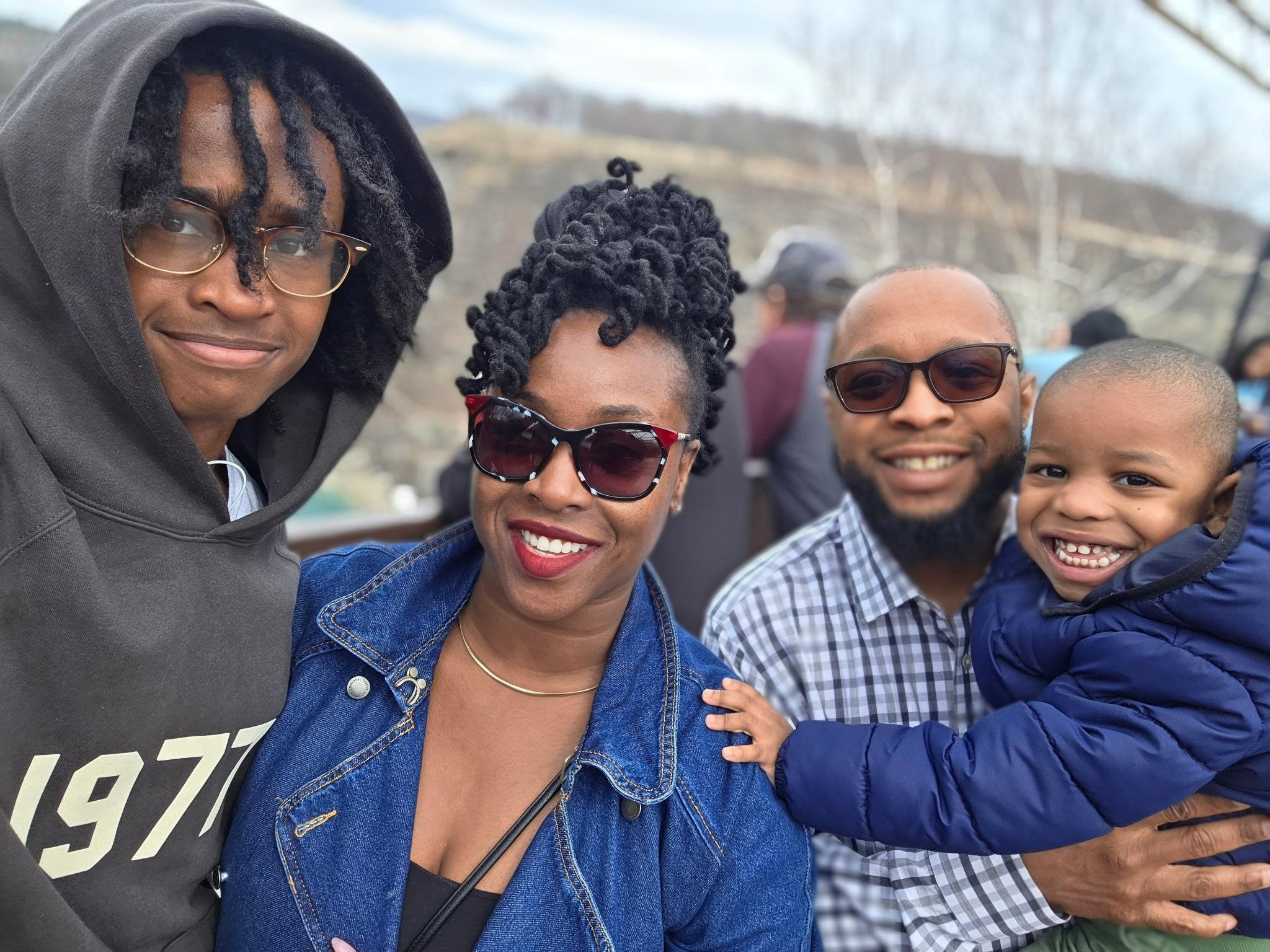 The Wedding Website of Donnisha Grant and Joe Jenkins IV