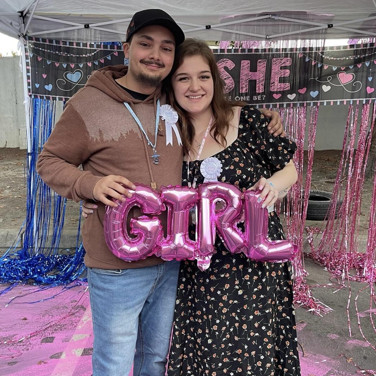 Finding out we’re having a babygirl! 🌸