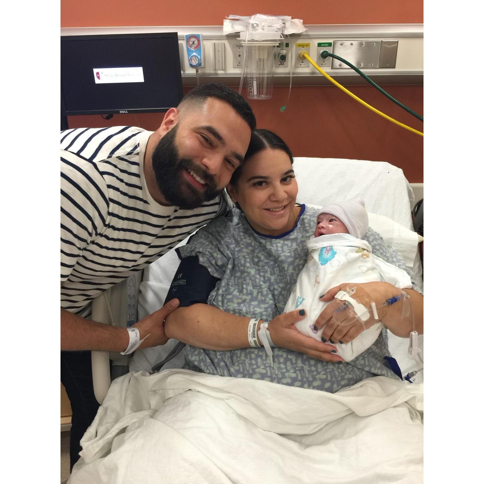 1ST FAMILY PHOTO WITH JAXON
STONY BROOK HOSPITAL, NY.