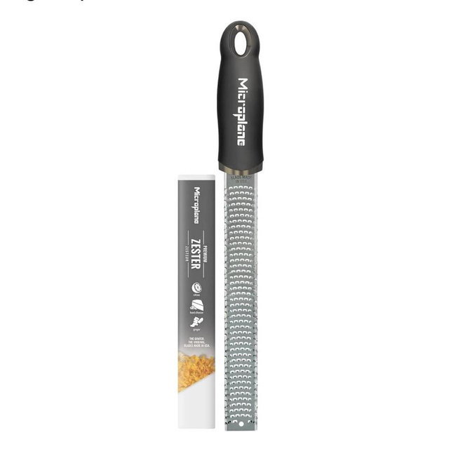 Microplane Premium Classic Series Zester 18/8, Black - Lemon Zester & Cheese Grater & Vegetable Grater - Citrus, Parmesan Cheese, Garlic, Ginger, Nutmeg, Chocolate - Stainless Steel Grater