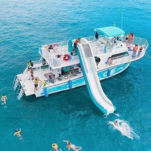 Snorkeling boat tour for 2