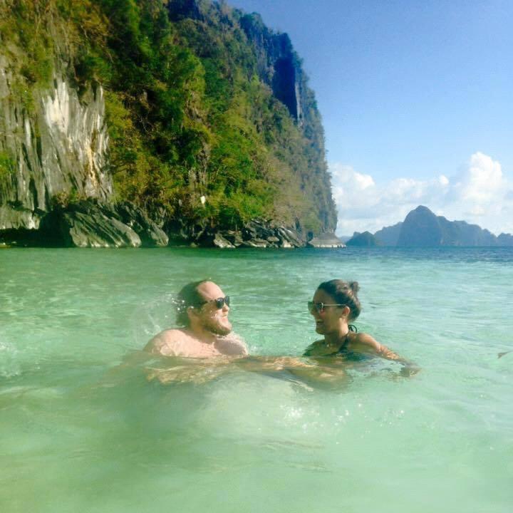 Backpacking the Philippines in 2016 🎒Look at the clear water 😍