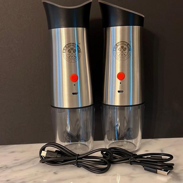 Rechargeable Gravity salt & pepper grinders