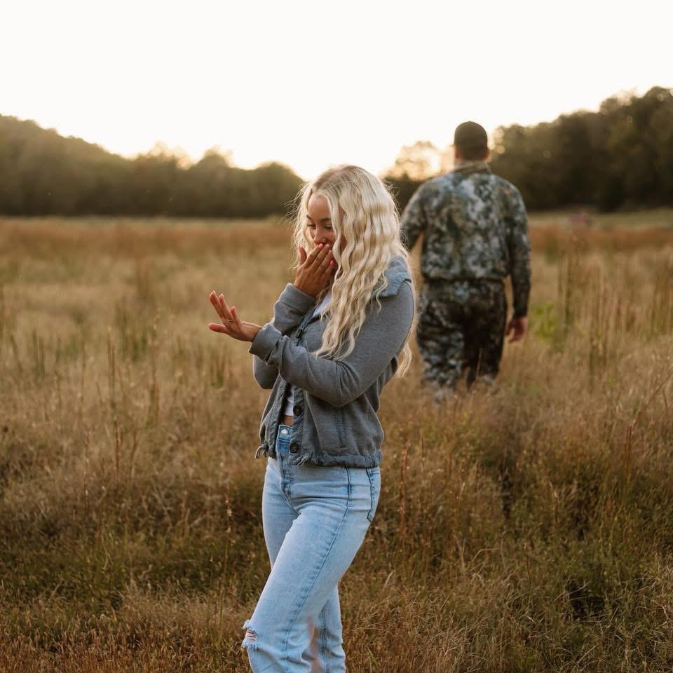 This photo explains the couple perfectly. Jay can go hunt because Kourtney is occupied & satisfied with her ring! 💍