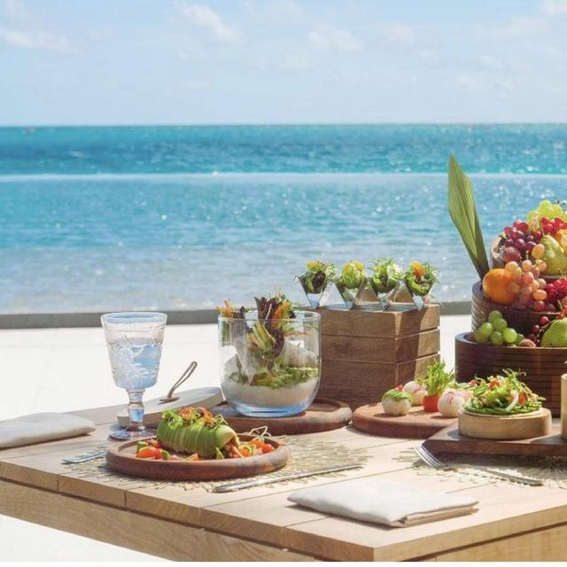 Floating Picnic on Honeymoon