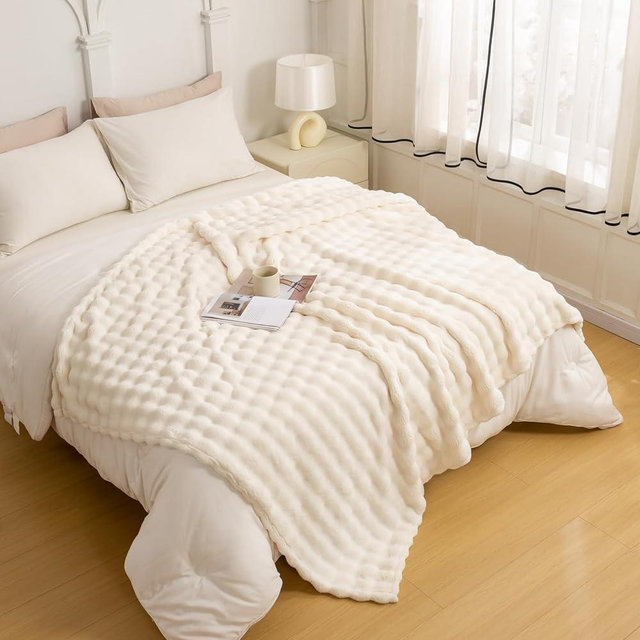 YUSOKI Faux Fur Twin Blanket with 3D Bubbles Super Soft Fuzzy Cozy Thick Blanket for Couch Chair Sofa Gift Home Décor(Ivory,60 * 80inches)