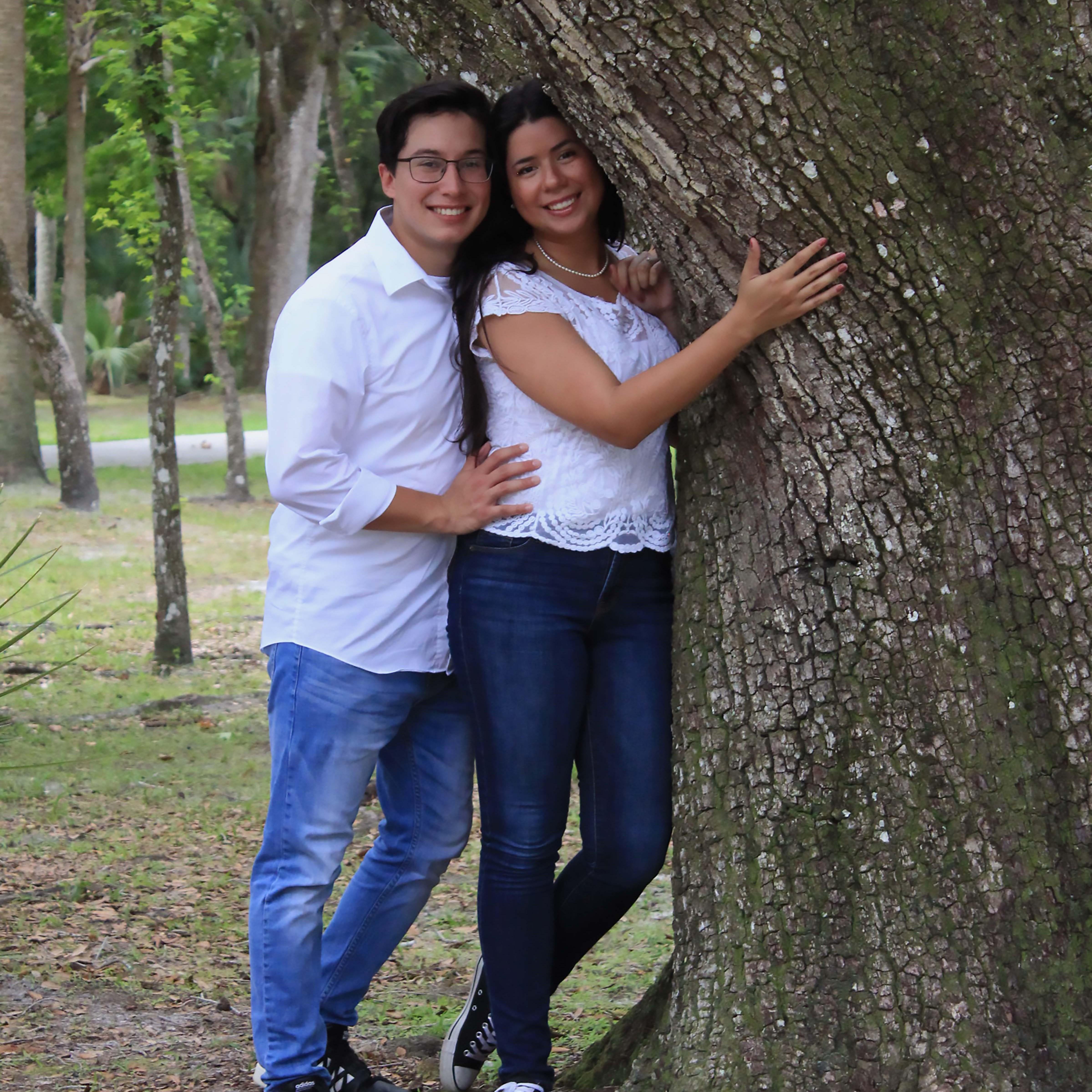 Sesión de fotos de compromiso. / Engagement photoshoot.