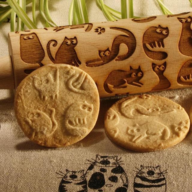Cats pattern Rolling Pin. Cat lover gift. Pet lover. Housewarming. Kitchen decor. Cookie roller. Baking Gift.