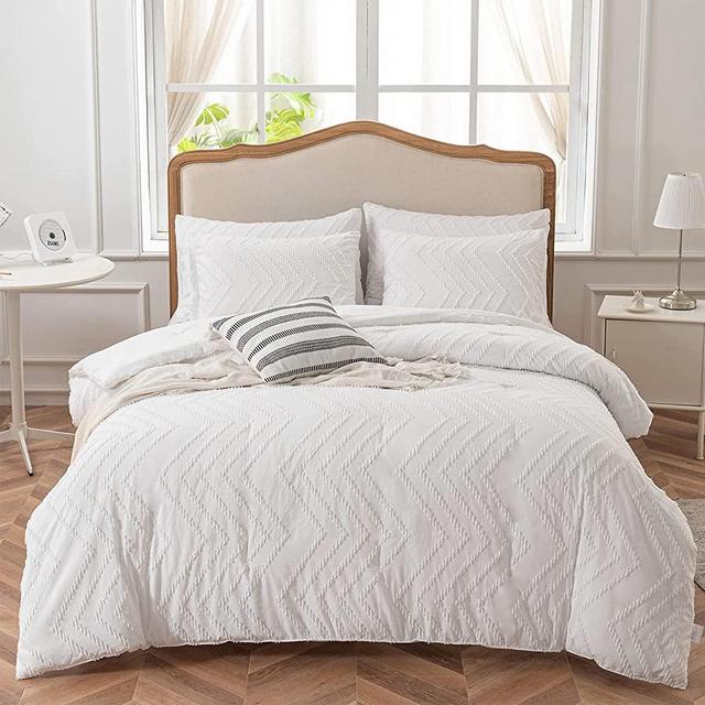 SLEEPBELLA Tufted Comforter Set King Size , White Microfiber Bedding Set Chevron Design, Lightweight and Fluffy Bed Comforter for All Seasons