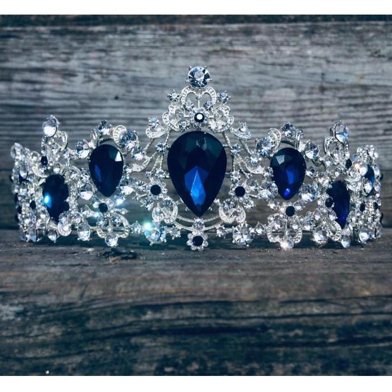 Danielle's tiara for the wedding!