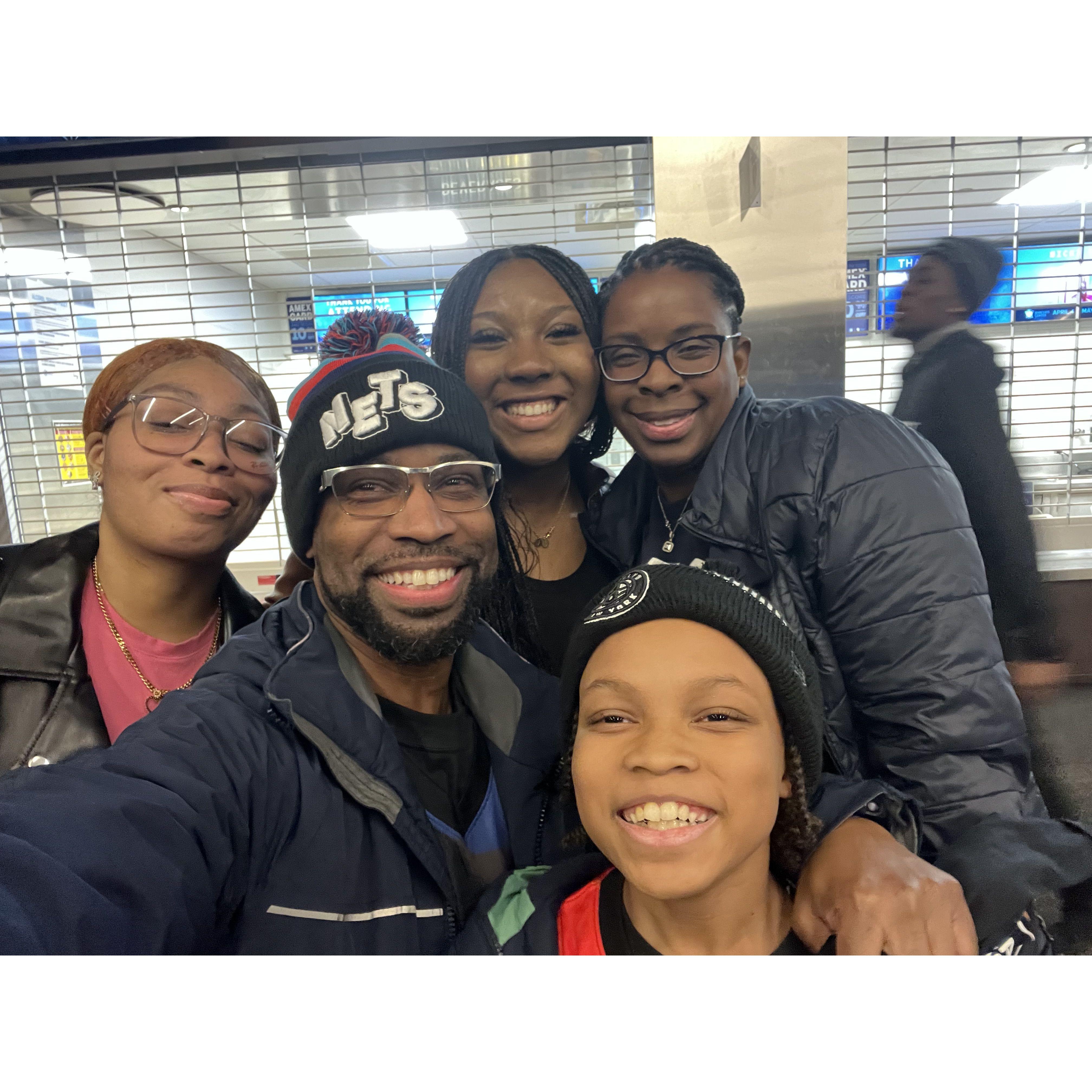 Enjoying the Nets game with friends! 🏀🖤 Great vibes, big smiles, and even bigger memories made. 

#NetsNation #GameNightCrew #GoodTimesTogeth
