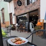 Polino's Café