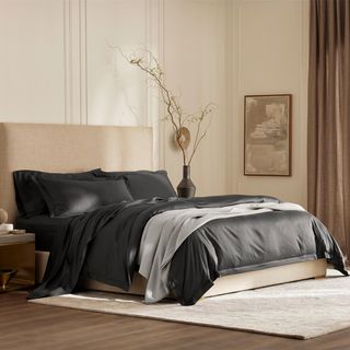 Signature Hemmed Organic 3-Piece Duvet Set