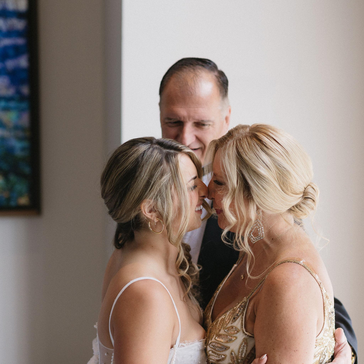 Raquel's first look with parents