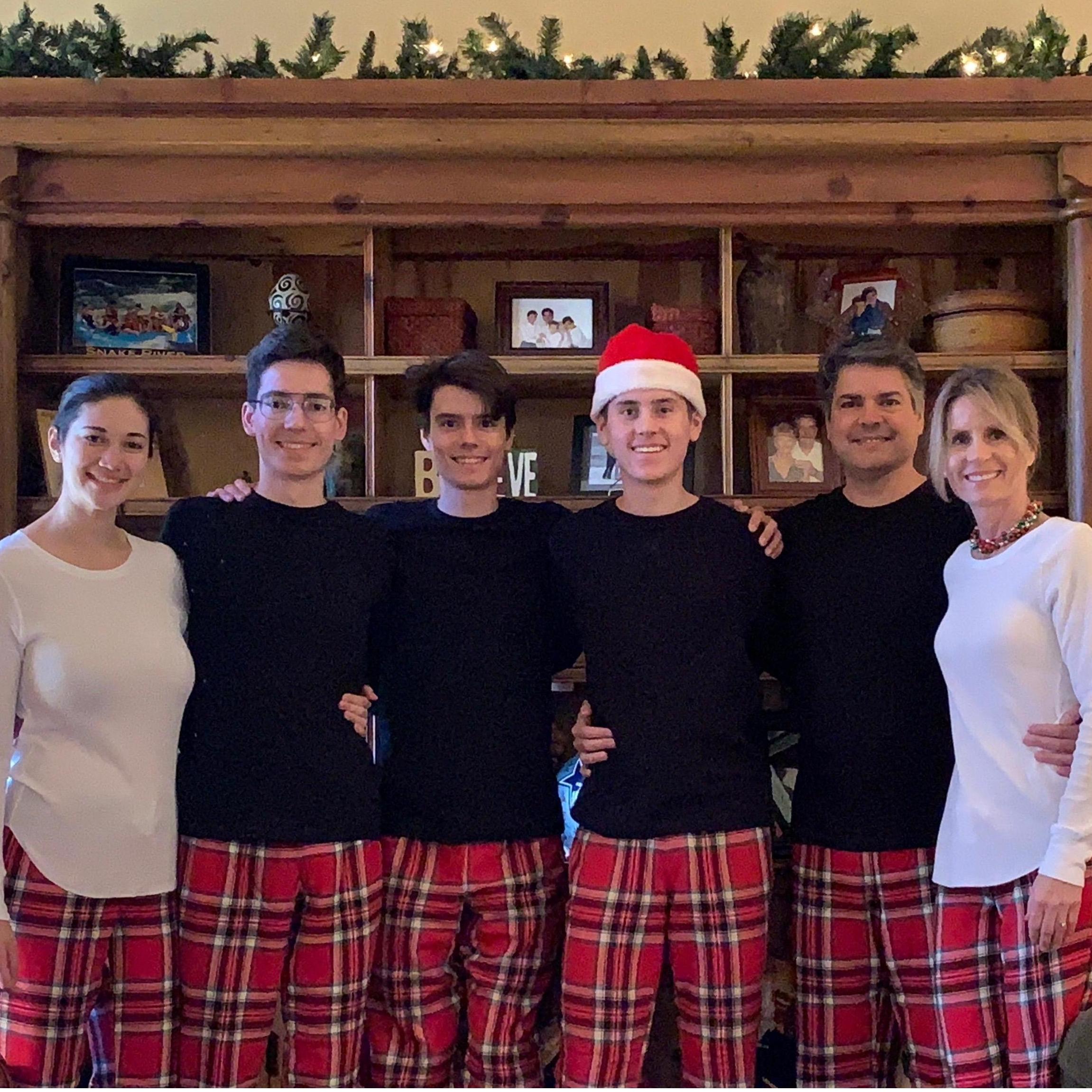 Christmas 2018 was spent with Hans's family in IL. Less than six months into our dating relationship, and Meredith was already starting to look like a Noyes.