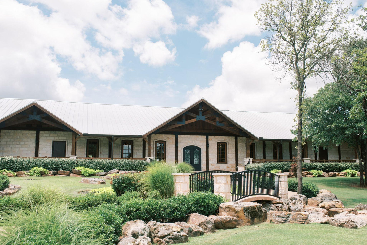 The Wedding Website of Devre Newby and Aaron Hester