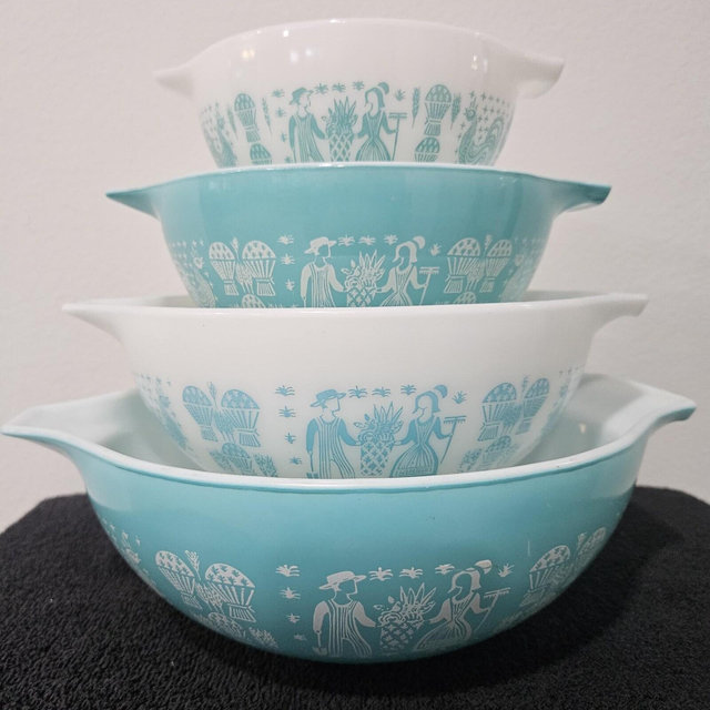 Pyrex Butterprint Cinderella Mixing Bowl Set