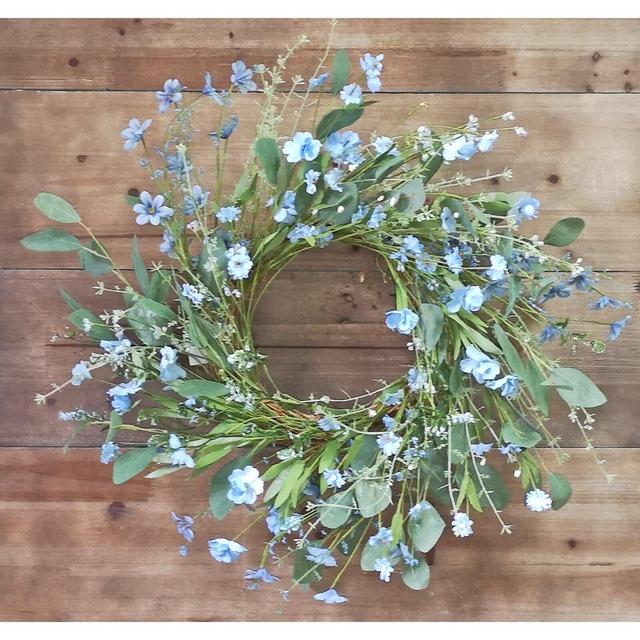24" Polyethylene and Silk Wreath