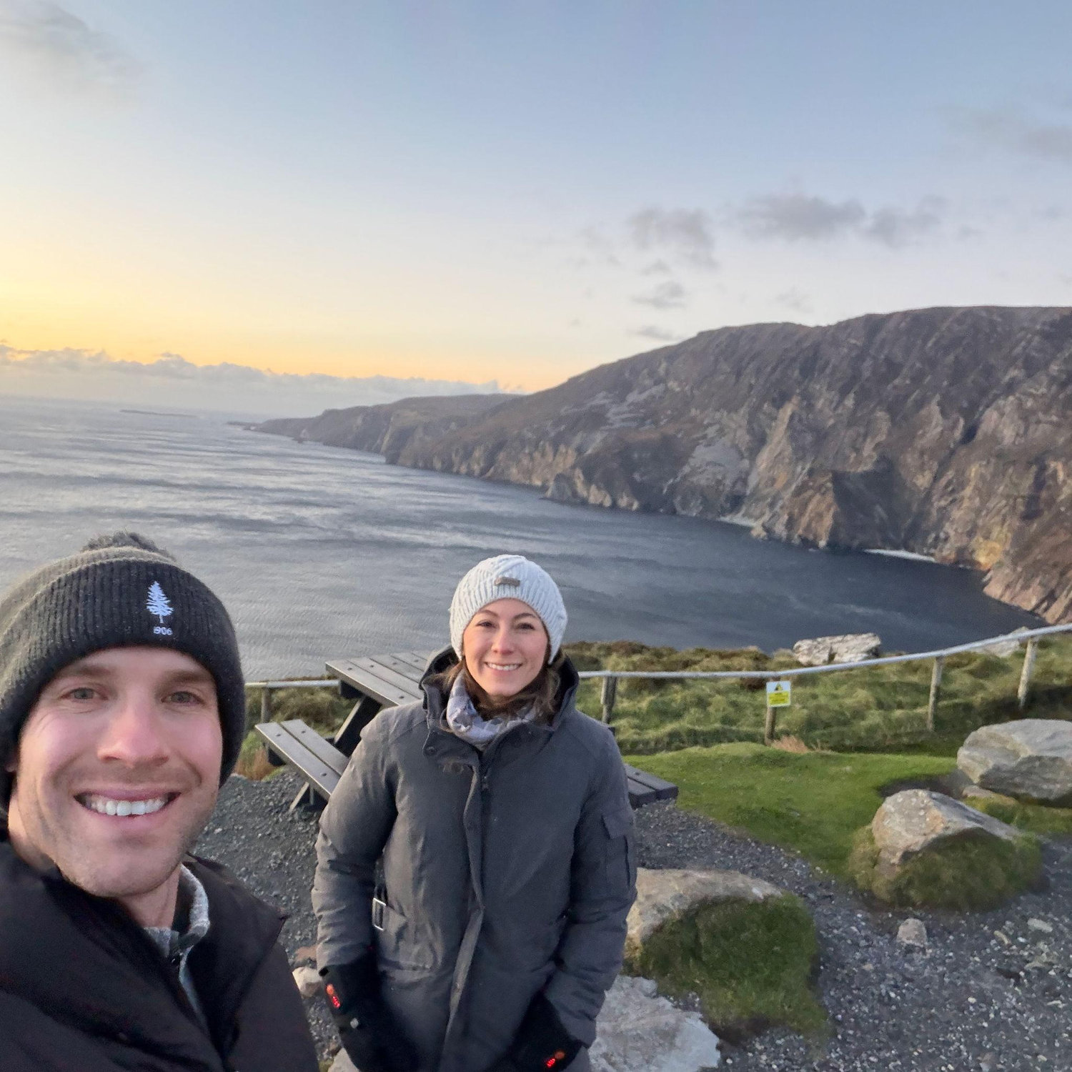 Taking in the breathtaking views from Slieve League - where Ireland truly took our breath away.

Disfrutando las vistas impresionantes desde Slieve League - donde Irlanda realmente nos dejó sin aliento.