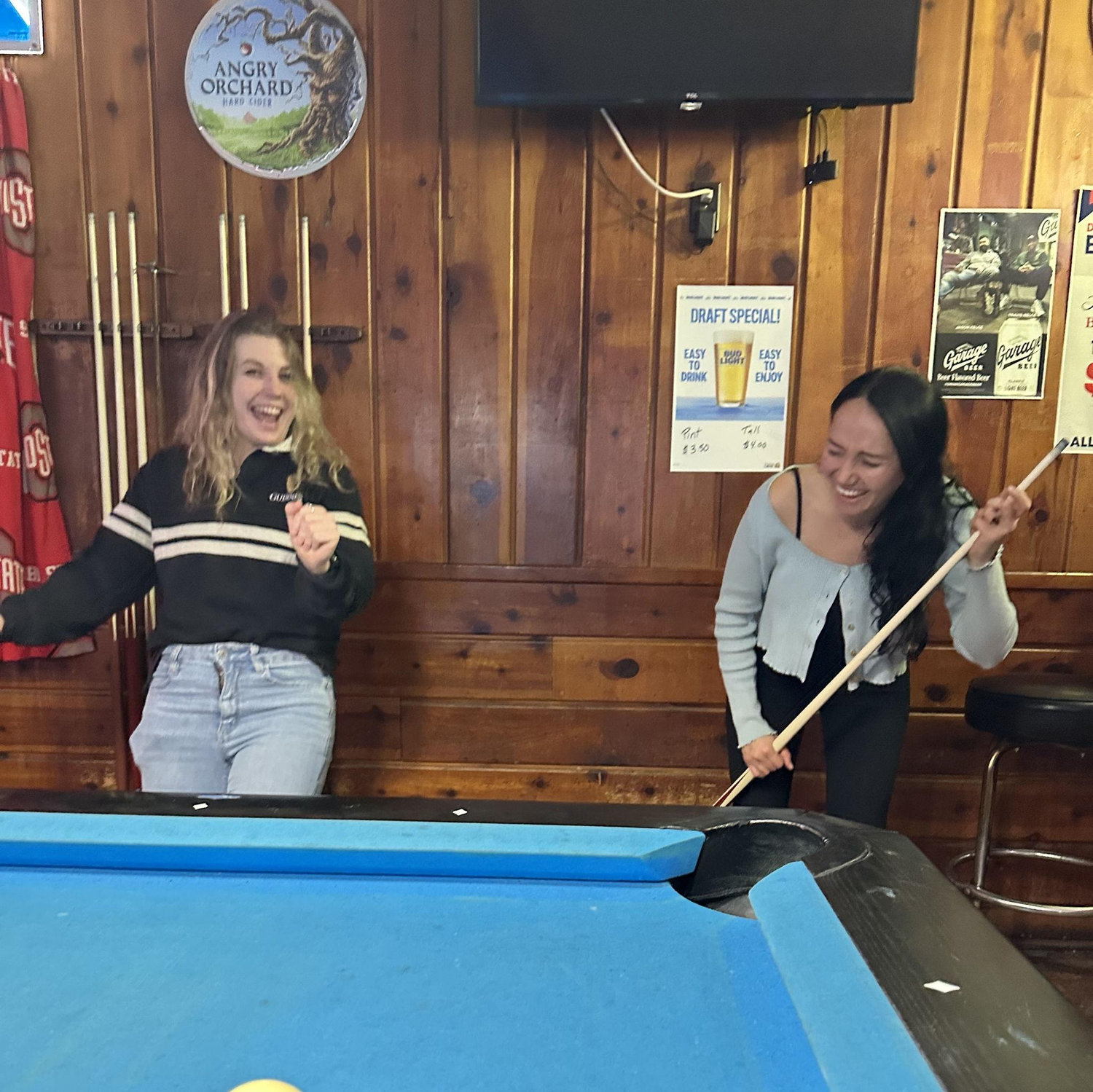 Jill and Caro having fun playing pool