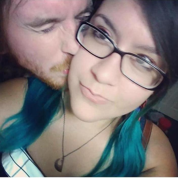 Sneaky kisses!!