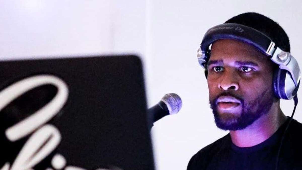 DJ Chizz | Wedding Bands & DJs | Cost, Reviews & Photos | Zola