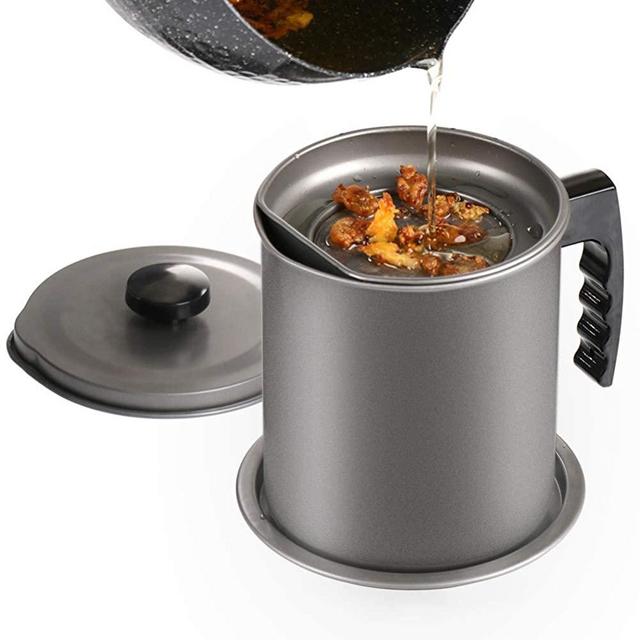Cambom Bacon Grease Container with Strainer, 1.6L/1.7Quart(almost 7 full cups) Iron Cooking Oil Can with Removable a Coaster Tray for Kitchen Oil Storage
