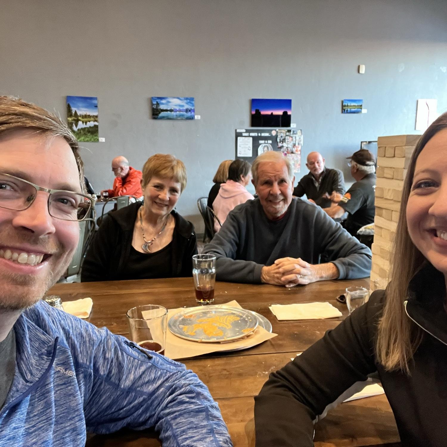 Beers and Pizza with the grandparents in Tucson 02/2023