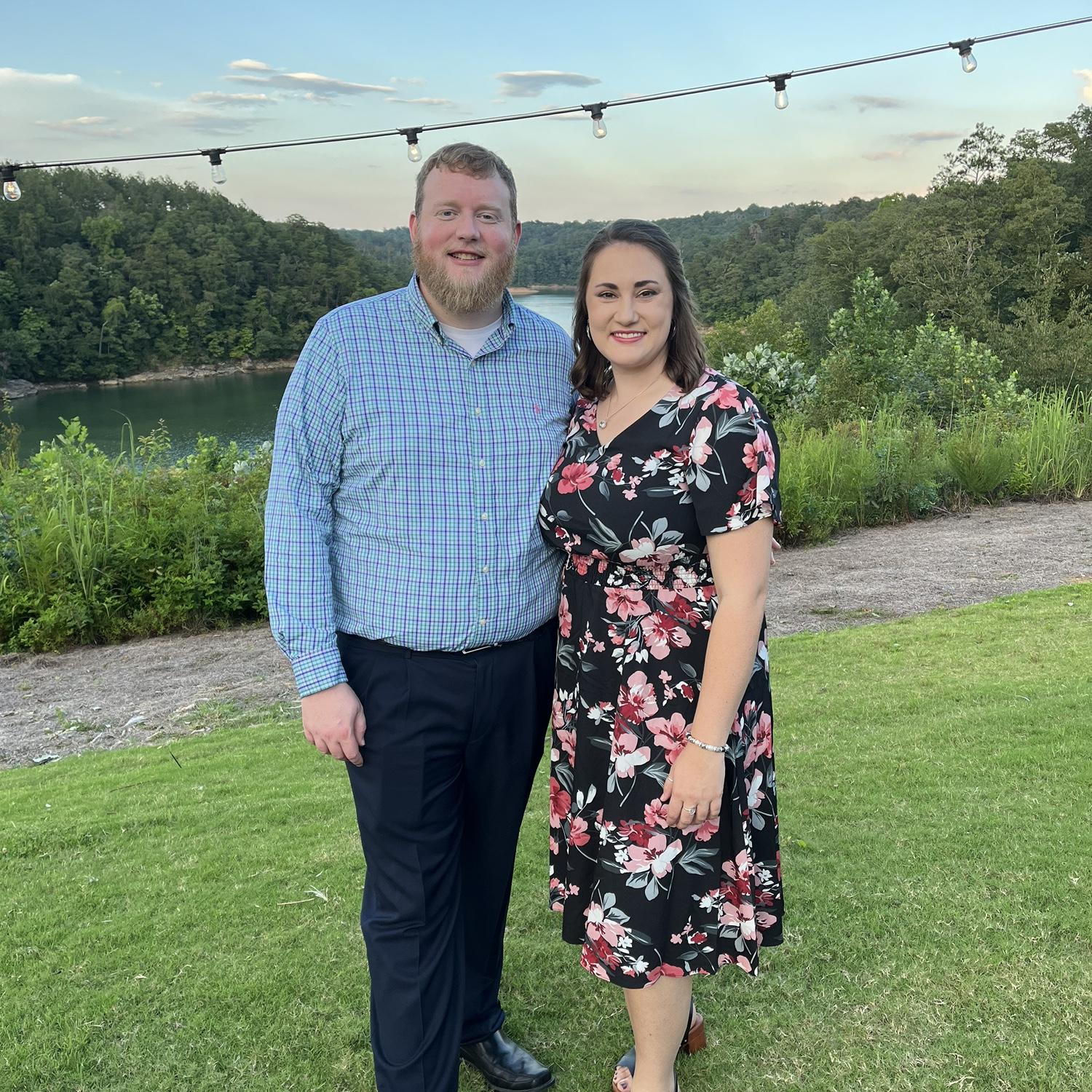 We clean up nice! Wedding at Smith Lake

August 2022