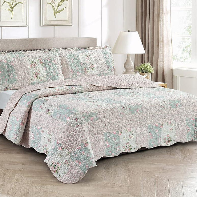 Brilliant Sunshine Rose and Sage Quilt Set, 3-Piece Bedding Sets with 2 King Pillow Shams, Washable and Reversible Bedspread, Soft Lightweight Coverlet, All-Season, King/Cal King, Light Pink Green