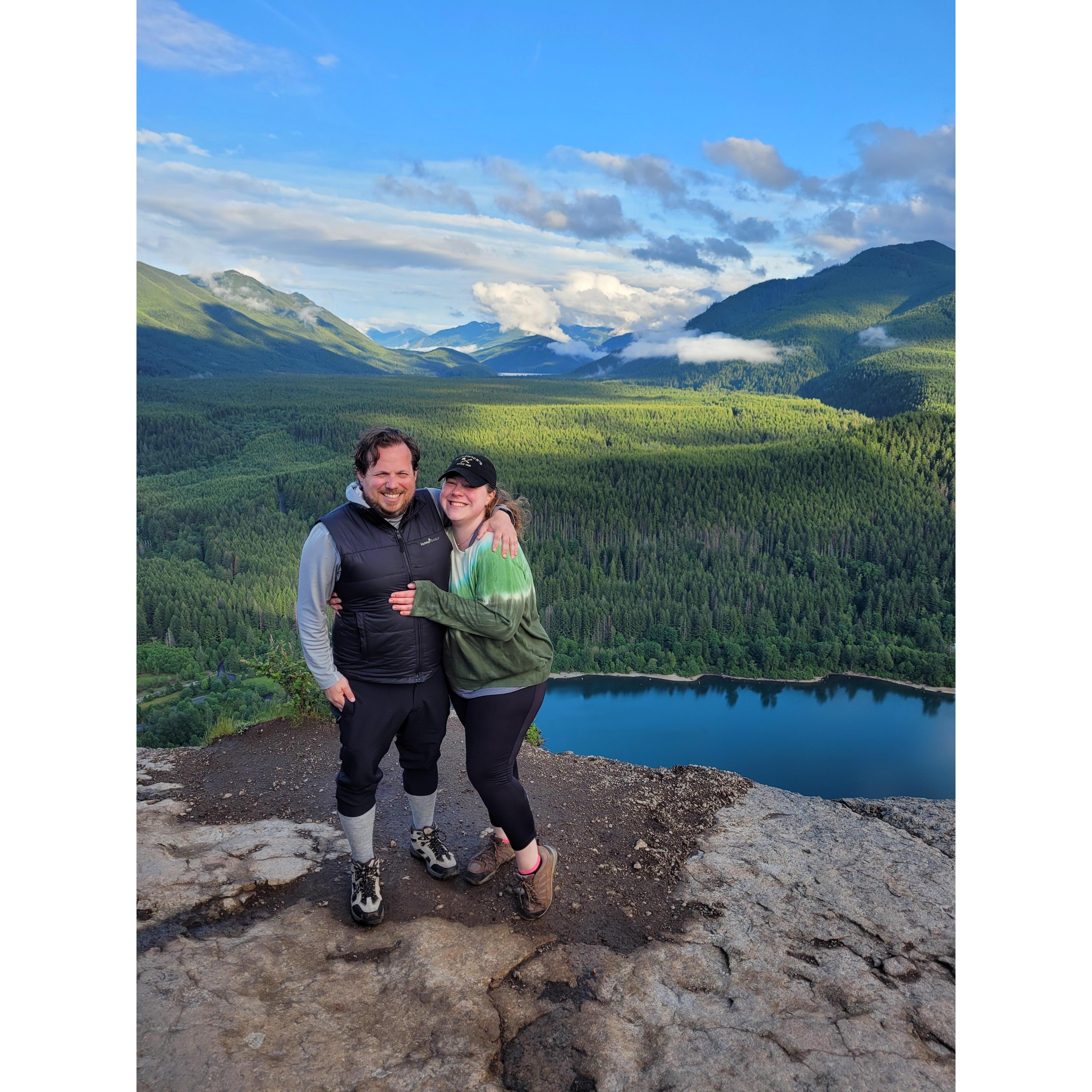 Hiking at Rattlesnake Ledge just outside Seattle