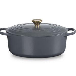 Le Creuset Signature Oval Dutch Oven