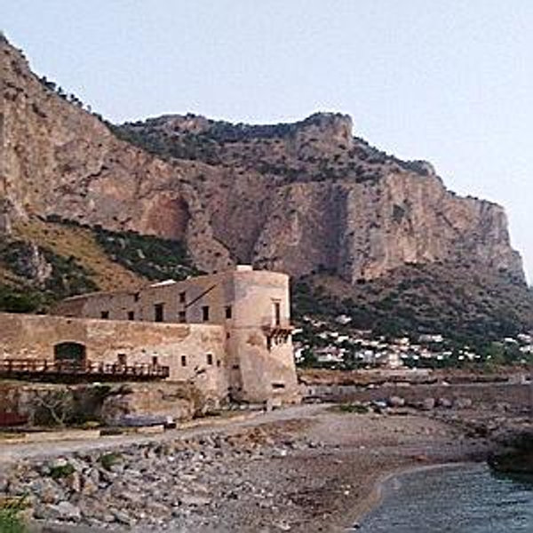 Honeymoon Fund - Stay on the beach in Palermo