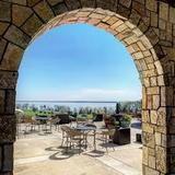 Mari Vineyards