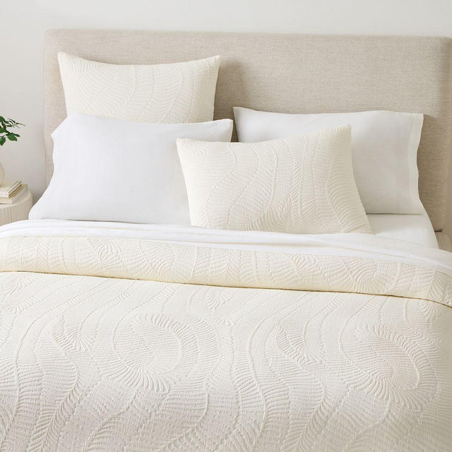 Trailing Fern Matelassé Duvet, King, White
