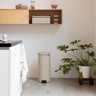 NewIcon 30-Liter Step Can