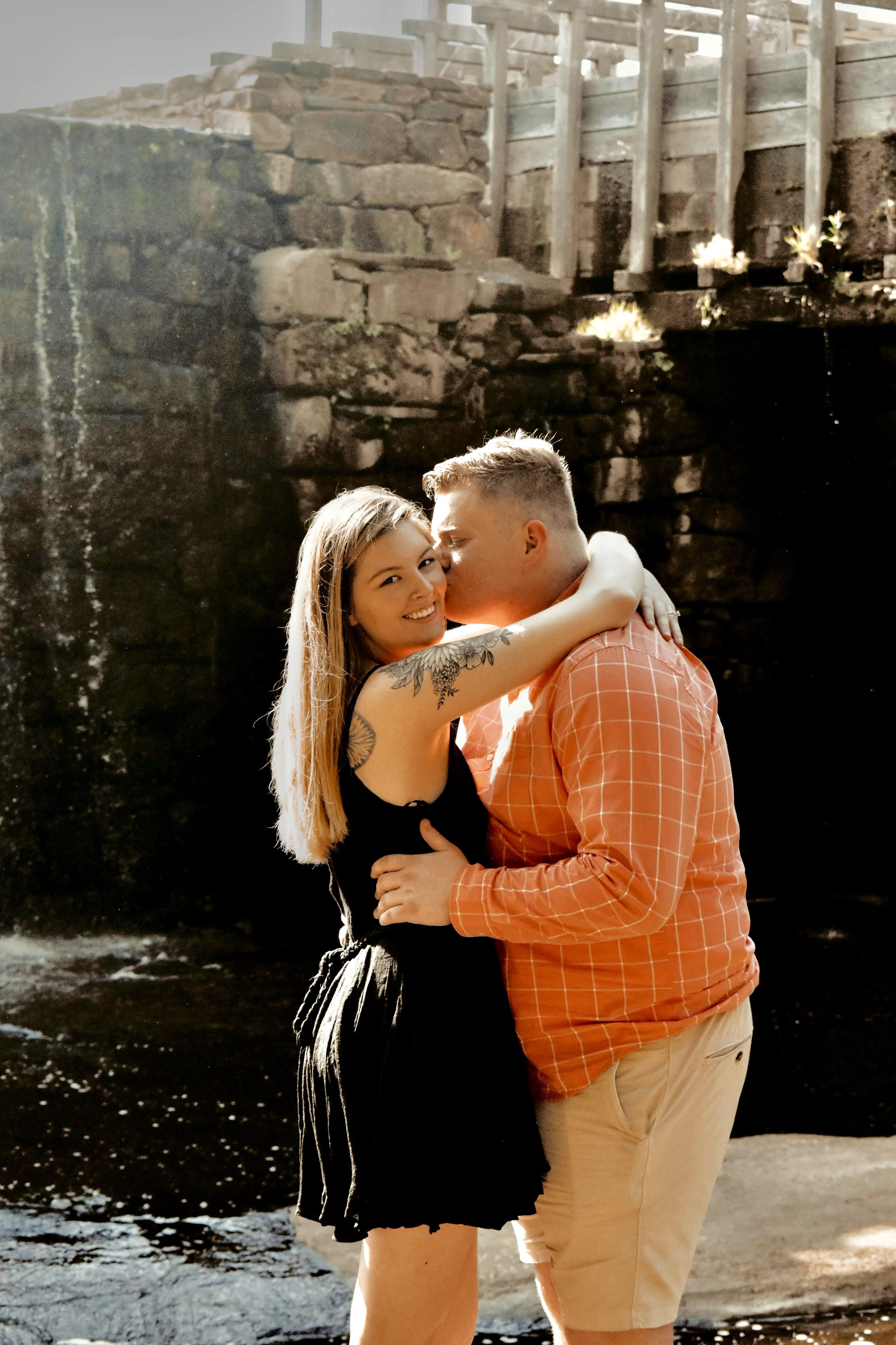 The Wedding Website of Valeri Lahr and Joey Rennick