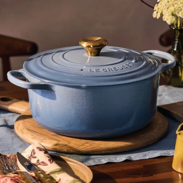 Signature Round Dutch Oven - Chambray - 5.5qt
