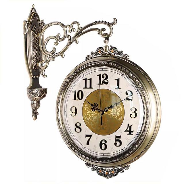Guyifuny Vintage Double Sided Wall Clock 360-Degree Rotation Industrial Metal Wall-Mounted Clock Retro Antique Decor Silent Two Faces Retro Station Clock Kitchen Roman Digital Hanging Clock Décor