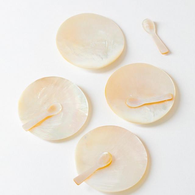 SET OF 4 MOTHER OF PEARL CAVIAR PLATE AND SPOON