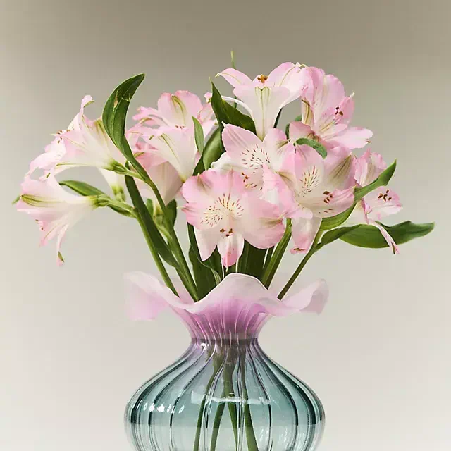 Lucy Ruffle Glass Vase