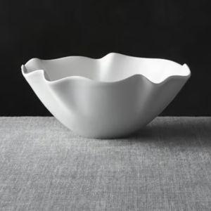 Crate & Barrel Bowl de Servir Ruffle 28 cm