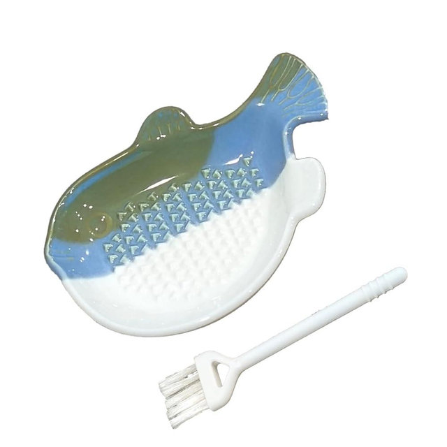 LONG XIN SERIES 1PCS Ceramic Fish-Shaped Ginger Grater Plate with Cleaning Brush for Kitchen Gadget Ginger Garlic Spices (4.8"x3.5")