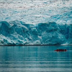 Kayak frente glaciares
