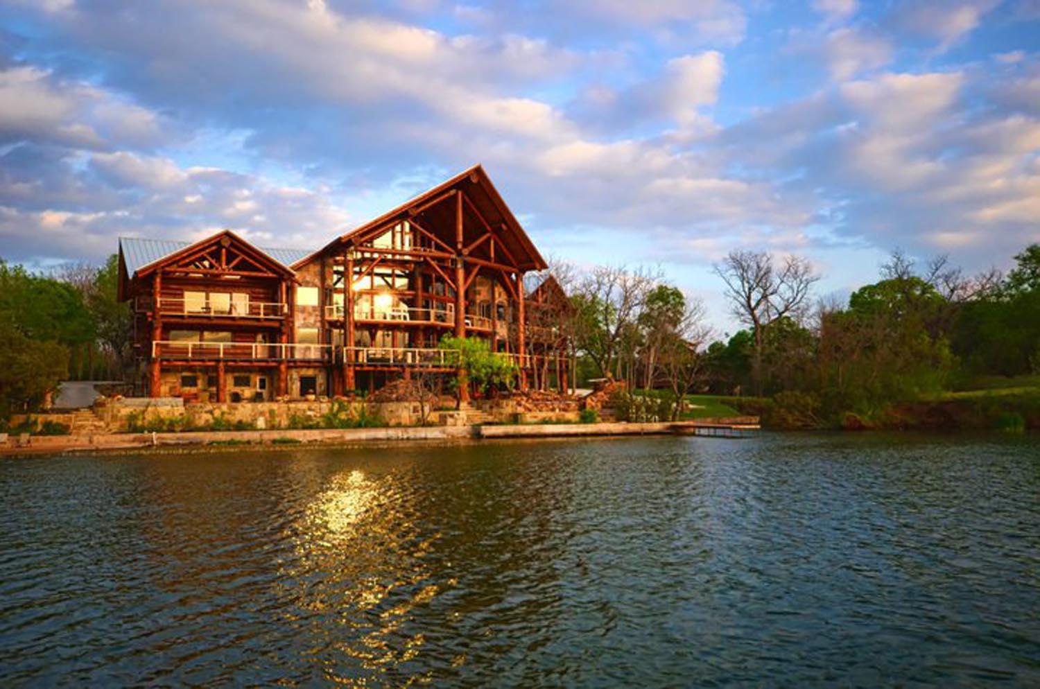 The Wedding Website of Garrett Putman and Athen Andrade
