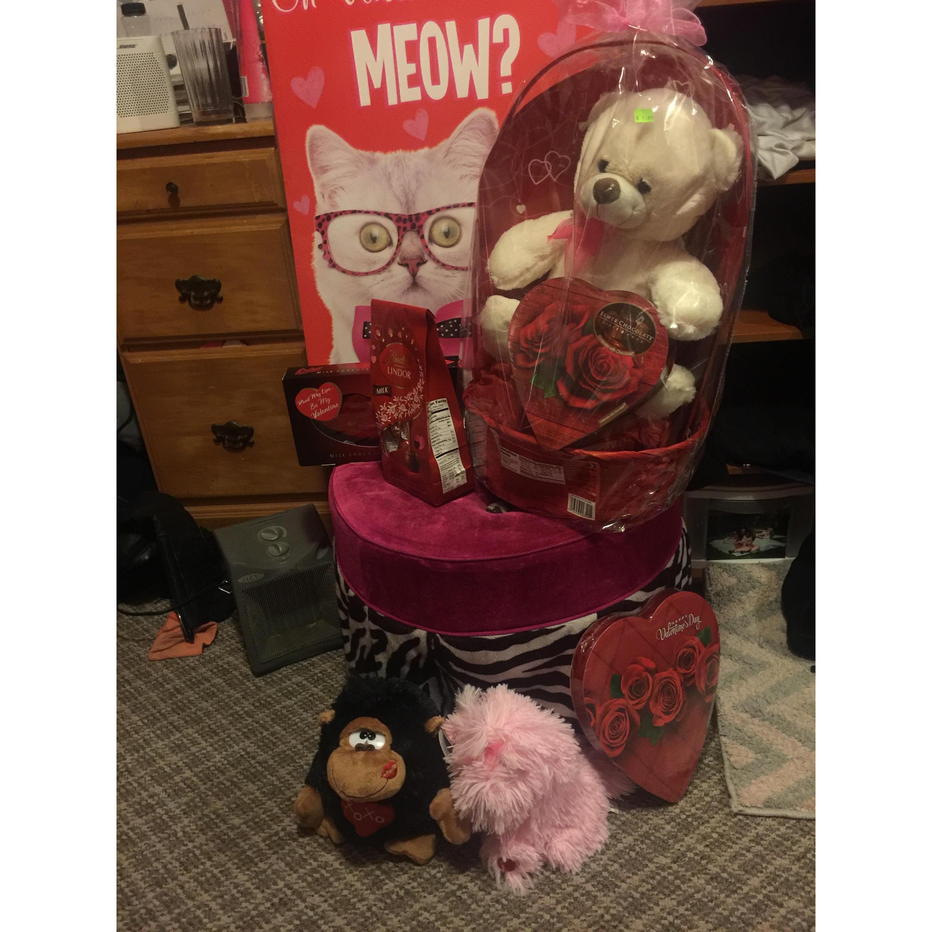the stuff i got from him my second valentines with him! boy he went all out!!