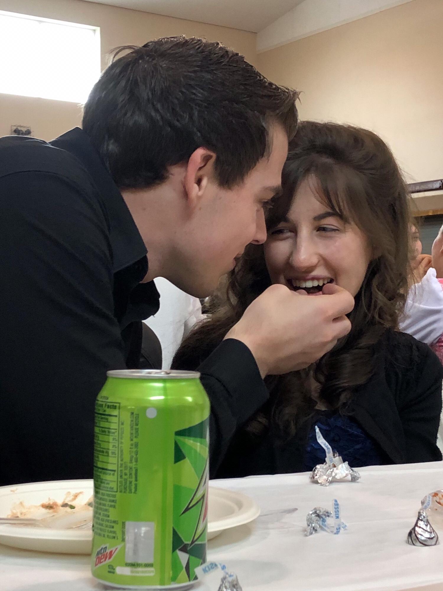 Howard giving Rachel her first kiss 😄
