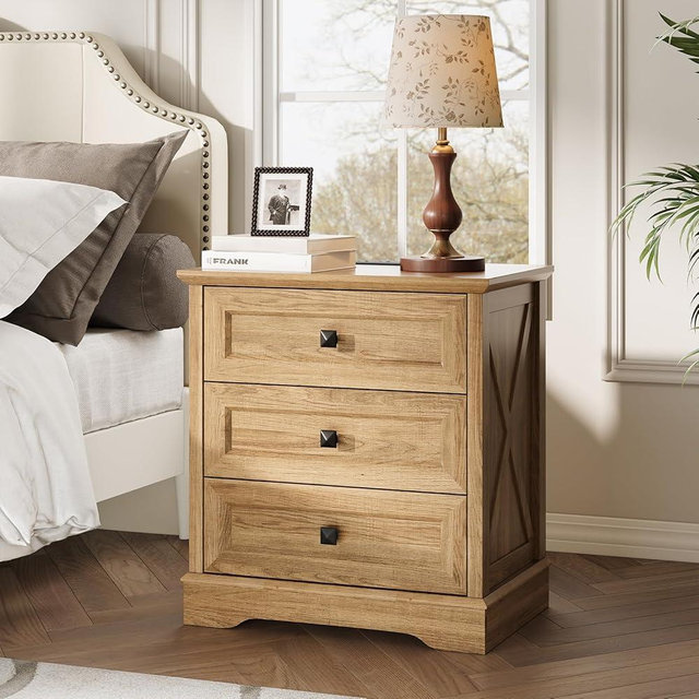 Farmhouse 3 Drawers Dresser for Bedroom, Rustic Small Chest of Drawers with Charging Station, Wood Closet Organizers, Modern Tall Nightstand/End Table for Bedroom, Living Room, Entryway, Natural Oak