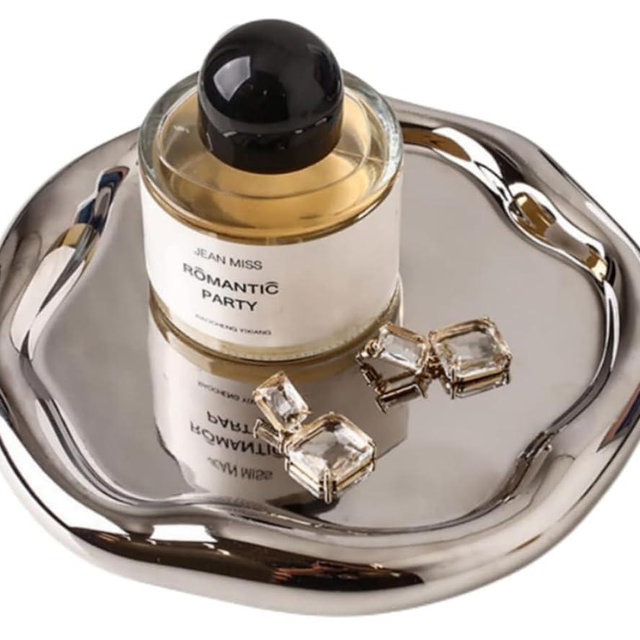 CHENDECOR Silver Tray Decorative Vanity Tray Bathroom Tray Jewelry Dish Ceramic Silver Round Plate Holder Makeup Tray Home Organizers Irregular Storage Plate Bathroom organizer (Round)